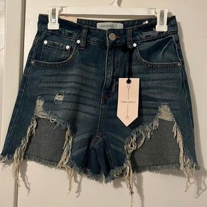 Ban•Jara distressed short